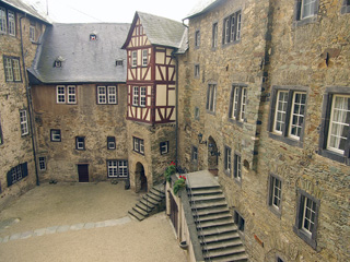 Der innere Burghof